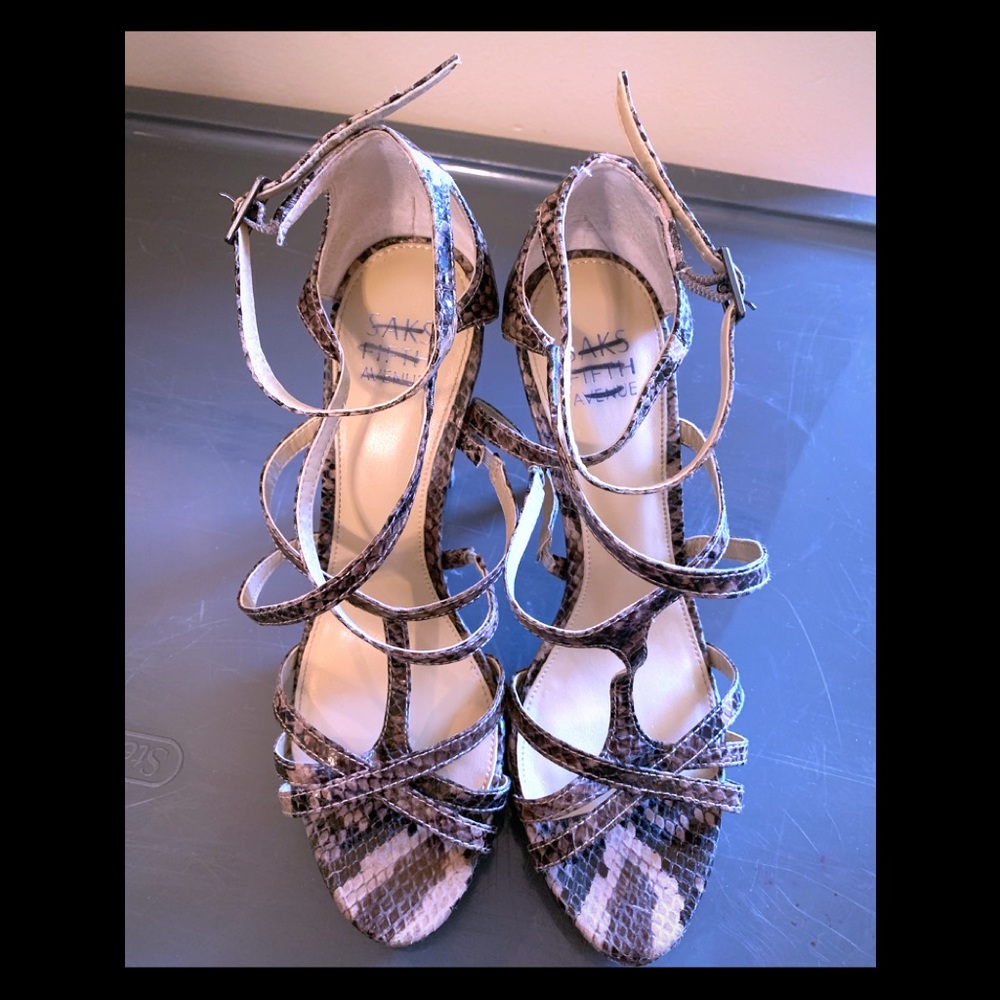 Sexy Size 7 Saks 5th Avenue Snake-print heels!